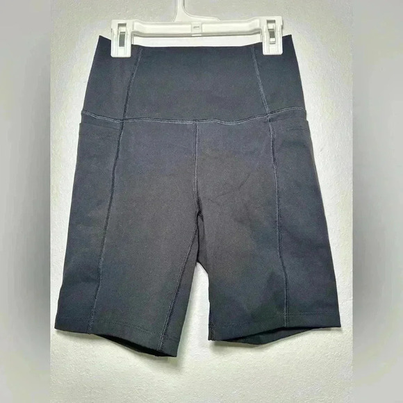 283Lululemon Shorts Women’s Size 4 Inseam Black Pockets Stretch Athletic Workout - Picture 1 of 3